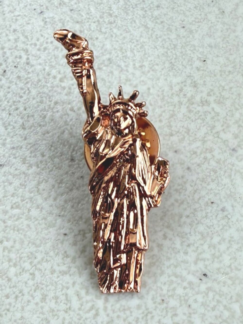 Vintage Statue of Liberty Pin 90s Copper Tone Metal Small Brooch USA Landmark